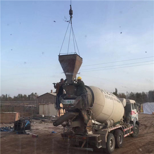 桥东区“精准瞄准”—— 吊车的 “定位导航” 技术