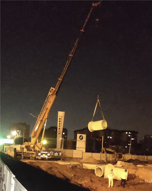 桥东区“弯臂矫正”—— 吊车的 “形变补偿” 技术